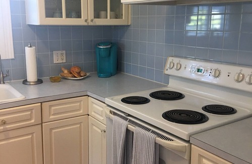 Bay Esplanade Cottage | TRANQUIL COTTAGE 1 BLOCK FROM CLEARWATER BEACH