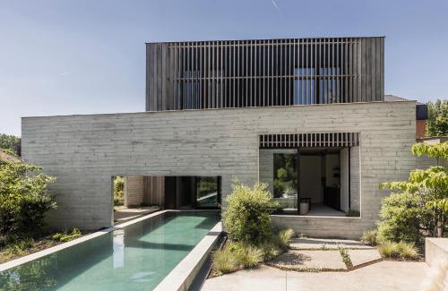 Brussegem Villa | Tranquil Designer Stay with Infinity Pool