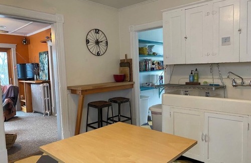 Newtonville House | Tranquil direct waterfront 3-bedroom flat in quiet Troy neighborhood with WiFi