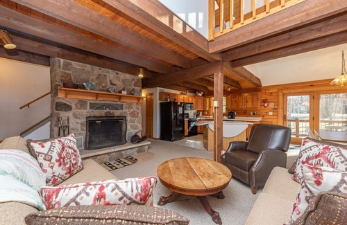Blakeslee House | Tranquil Dog Friendly Escape w/Dock Slip