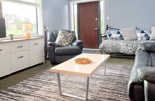 Christchurch Cottage | Tranquil eco getaway close to the airport