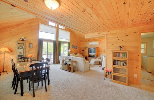 Cornell Cottage | Tranquil Escanaba River Cottage w/Kayaks & Deck