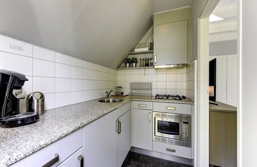 Dalfsen House | Tranquil Getaway in Dalfsen