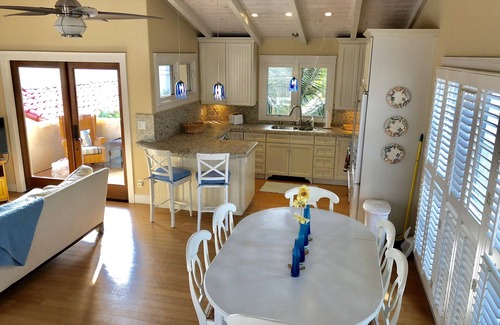 Coronado House | Tranquil Guesthouse just a Short Walk from the Beach