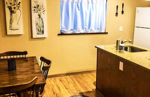 Boswell Cabin | Tranquil Hickory Hill Cottage Getaway with Hot Tub