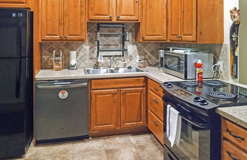 Warrior's Mark House | Tranquil home, Steps from FreeRide Bus Stop; 3 BR layout in a 2 BR
