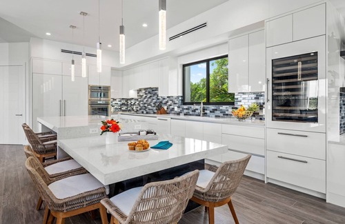 Seven Mile Beach Villa | Tranquil Island vibe of the Caribbean with a healthy dose of posh