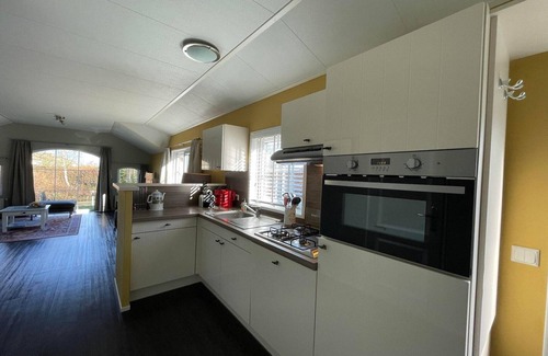 Sint Nicolaasga House | Tranquil Lakeside Stay for 4 guests