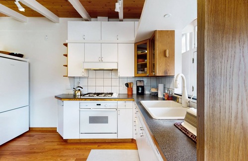 Lawton Park House | Tranquil Mid-Century retreat in Seattle's charming neighborhood. Dog-friendly