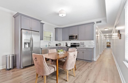 Tulane - Gravier Apartment | Tranquil Mid-City Oasis: 4BR, 3BA ,Gated Pool, Shared Backyard, Parking - Perfect NOLA Getaway!