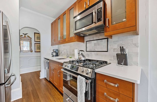 Cherry Condo | Tranquil Myers Park 2BR King Condo | Porch