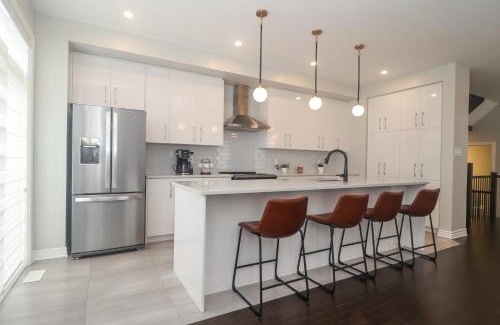 Ottawa Division House | Tranquil Nest By The Airport