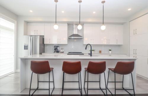 Ottawa Division House | Tranquil Nest By The Airport