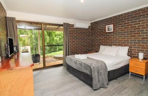 Maleny Hotel | Tranquil Park