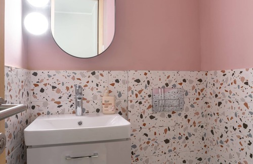 Dorcol Apartment | Tranquil Retreat Along the Danube: Just Relax Apartment