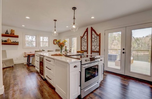 Pittsburg House | Tranquil retreat minutes to I-75 w/amazing views!