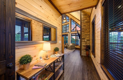 Octavia Cabin | Tranquil Ridge - Luxury River Front Cabin w-exquisite views -Kayak🛶Fish🎣Relax