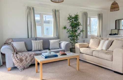 Christchurch House | Tranquil Riverside Lodge