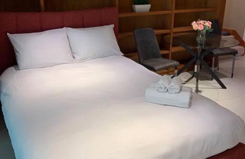 Whistler Cay Heights House | Tranquil Studio Hideaway in Scenic Whistler