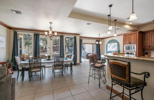 West San Antonio House | Tranquil Townhome