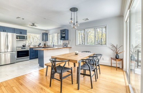 Hay Beach House | TRANQUIL RESORT STYLE RETREAT WITH LUXURY GUNITE POOL 2 MIN FROM SANDY BEACHES