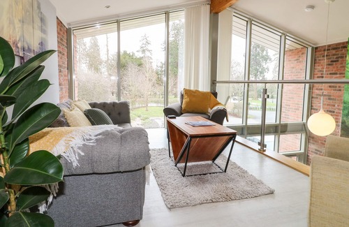 Kneesall Cottage | TRANQUIL WATERS WELLNESS RETREAT, family friendly in Farnsfield