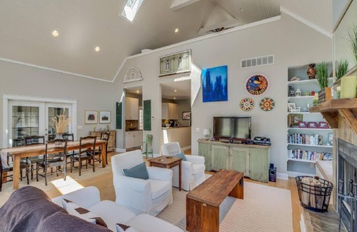 New Buffalo Cottage | Tranquil Wooded Retreat – Walk to Beach & Downtown | Tallgrass Cottage