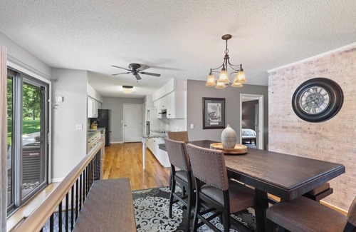Warsaw House | Tranquil Wooded Retreat Overlooking Truman Lake only 2 minutes from Warsaw, MO