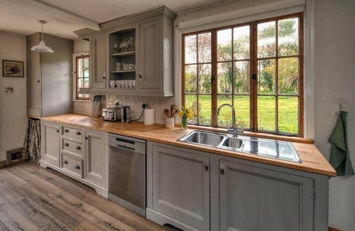Wraxall House | Tranquil Woodland Cottage, 10 Min Drive to Clifton