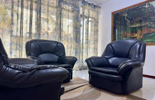 New Grove Apartment | Transit Home Lower Level - 10 mins from Airport and Blue bay
