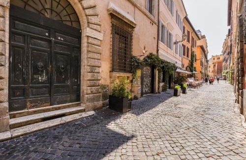 Trastevere Apartment | Trastevere Piazza Trilussa Royal Orchid apartment