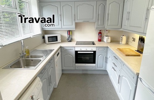 Fleet Apartment | Travaal.©om – 2 Bedroom Apartment – Fleet