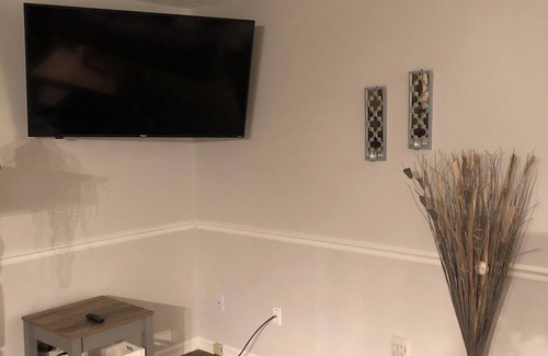 Winston - Salem Apartment | Travel Nurse Dream-min. to hospitals-Resturants Malls and D.Town WinstonSalem.
