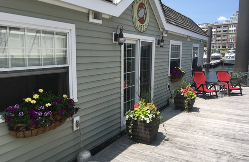Charlestown Boat Rental | Travelers Choice Best of Boston Houseboat Suite 2!