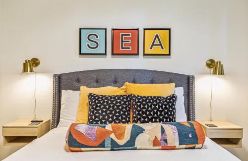 East Queen Anne House | Travelers Dream, Walk to Space Needle, Parking, Backyard