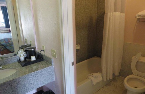 Liberty Hotel | Travelers Inn and Suites Liberty