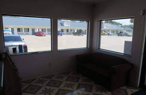 Liberty Hotel | Travelers Inn and Suites Liberty