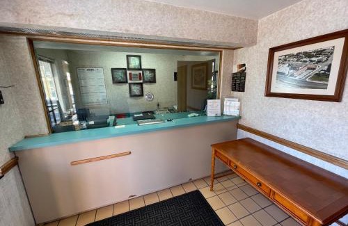 Castro Valley Hotel | Travelers Inn