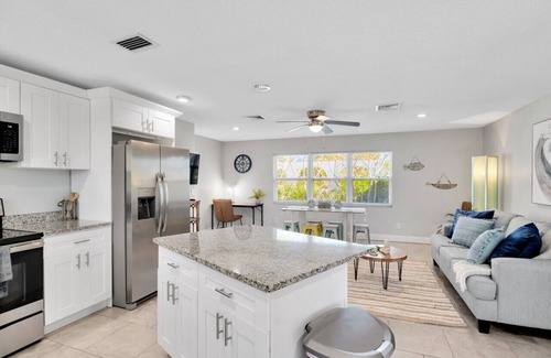 Clearwater House | Travelers Palm Duplex HEATED Pool Smart TVs Netflix