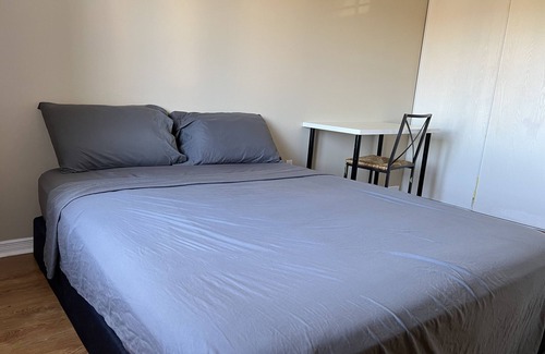 Ottawa Division Bed & Breakfast | Travellers Suite Room