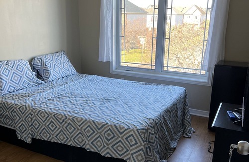 Ottawa Division Bed & Breakfast | Travellers Suite Room