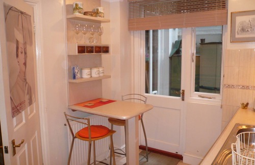 West Kensington Apartment | TRAVELLING SOLO? HOME WITHIN A HOME, with Private Kitchen, in West Kensington