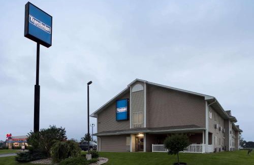 Missouri Valley Hotel | Travelodge by Wyndham Missouri Valley