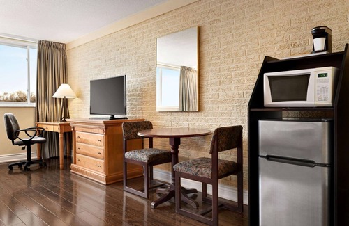 Richmond Hill Hotel | Travelodge by Wyndham Richmond Hill