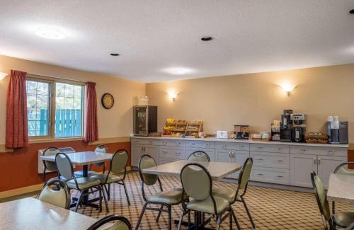 Lacombe Hotel | Travelodge by Wyndham Lacombe