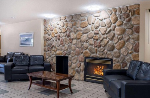 Lacombe Hotel | Travelodge by Wyndham Lacombe