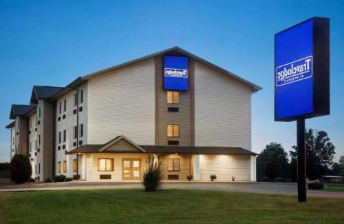 Blanks Hotel | Travelodge by Wyndham Livonia