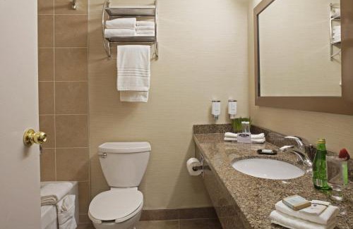 Durham Region Hotel | Travelodge by Wyndham Oshawa Whitby