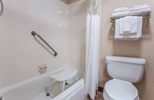 Halsey Hotel | Travelodge by Wyndham Pioneer Villa