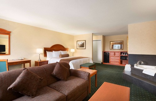 Strathmore Hotel | Travelodge by Wyndham Strathmore